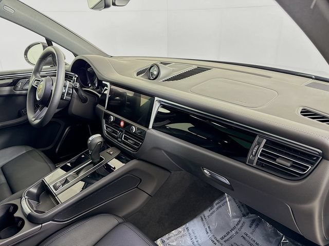 Certified 2025 Porsche Macan S AWD/4WD image 29