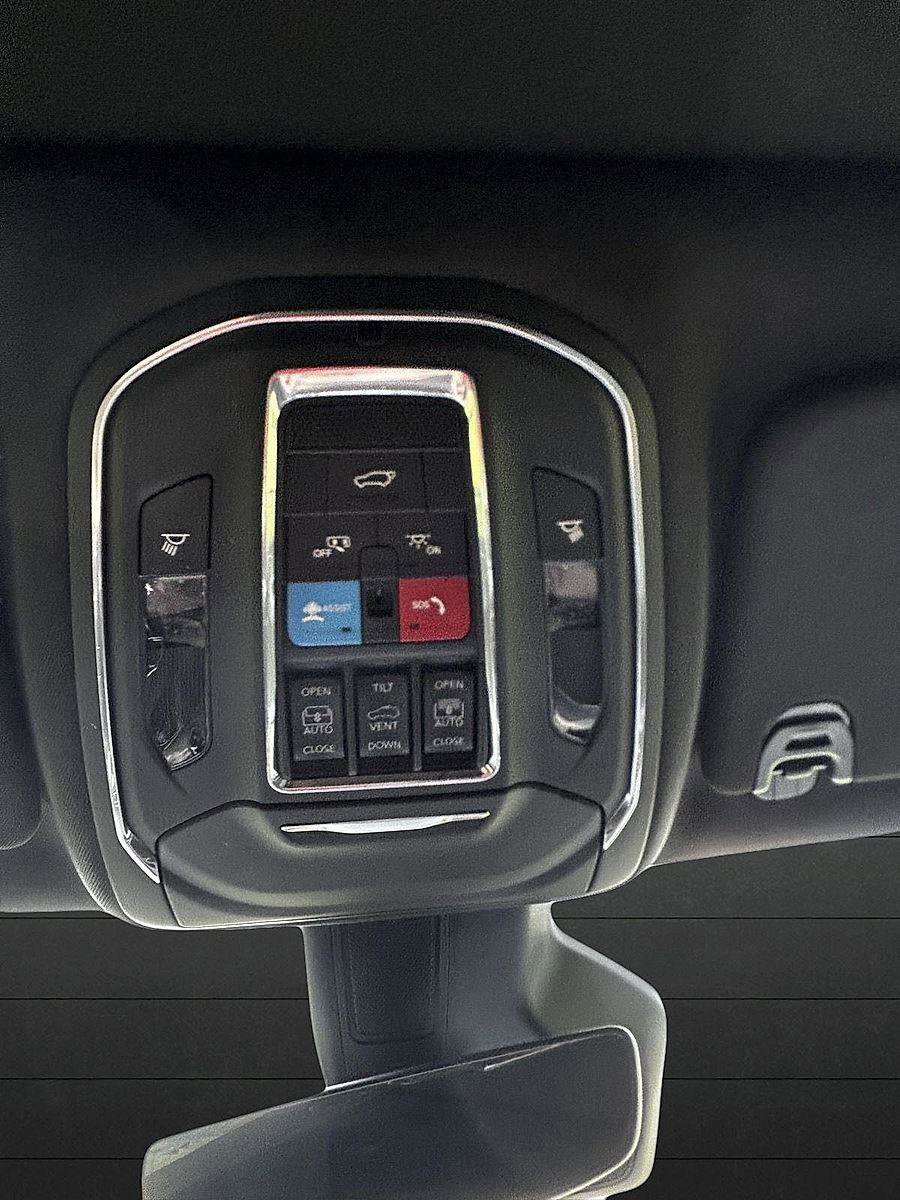 New 2024 Jeep Wagoneer 4WD w/ Premium Group I image 32