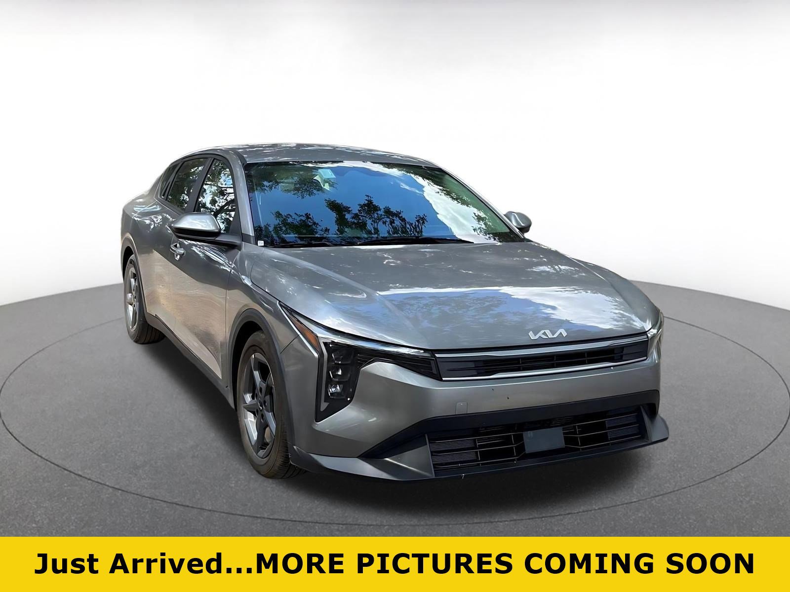 Used 2025 Kia K4 FWD image 1