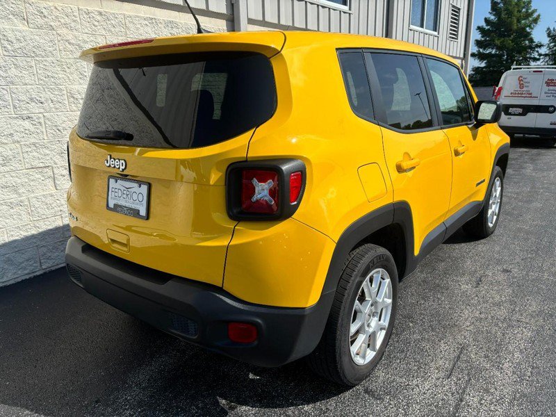 Used 2023 Jeep Renegade Latitude AWD/4WD image 3
