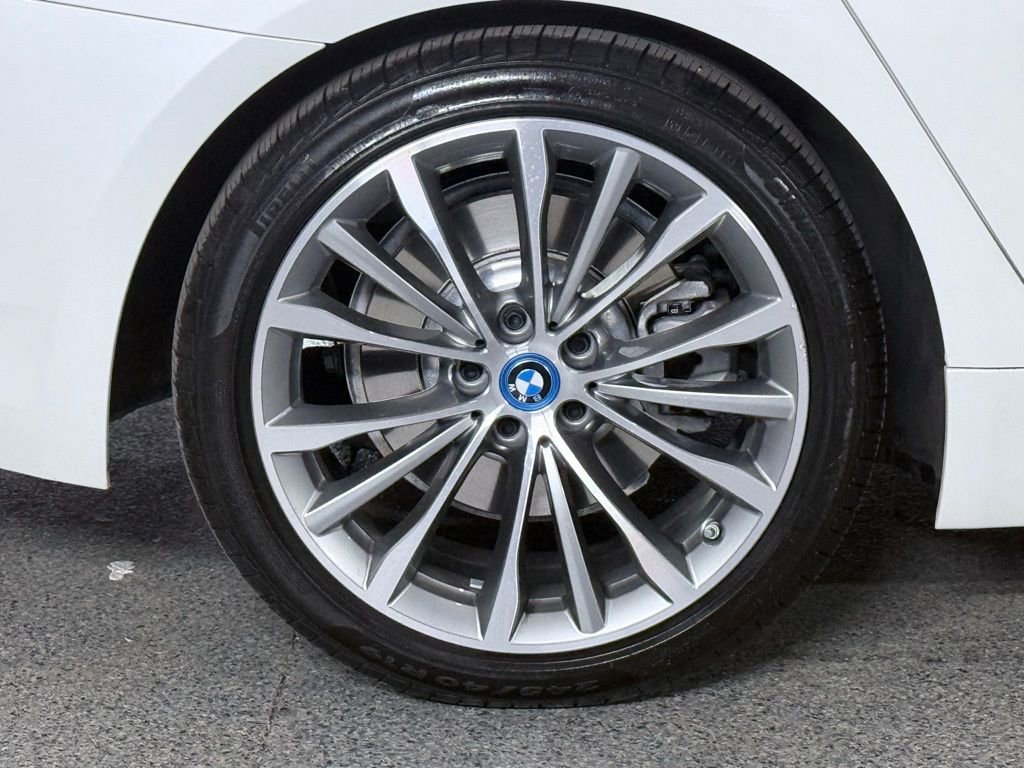 Used 2023 BMW 530e xDrive w/ Premium Package image 8