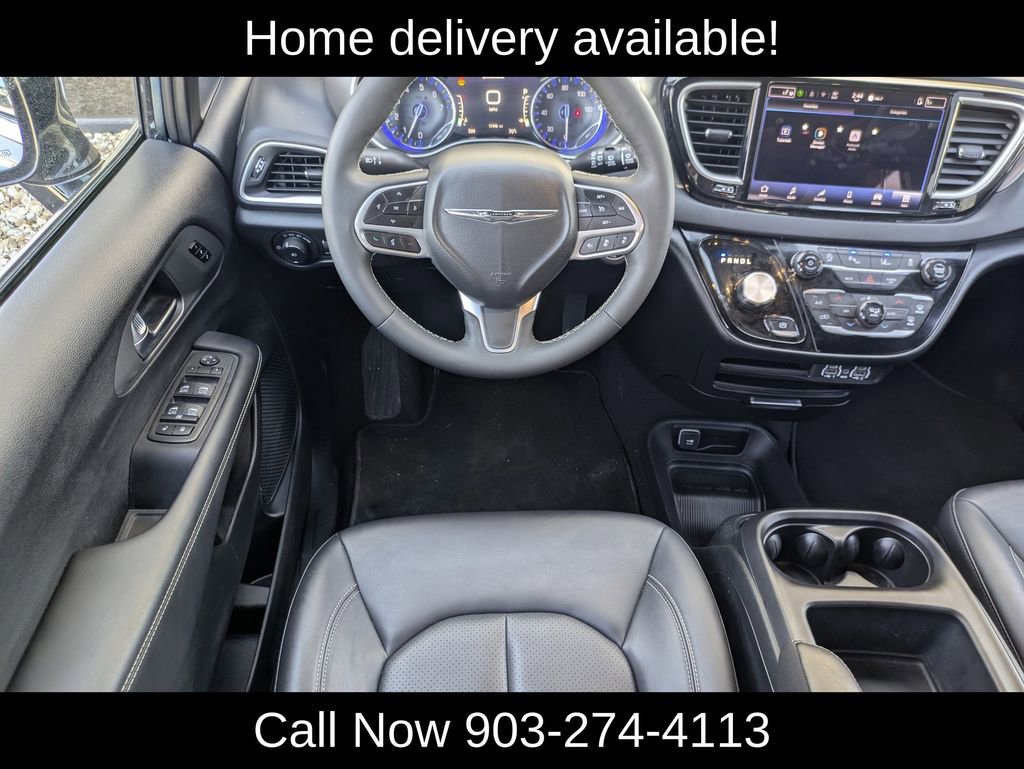 Used 2025 Chrysler Pacifica Select image 10