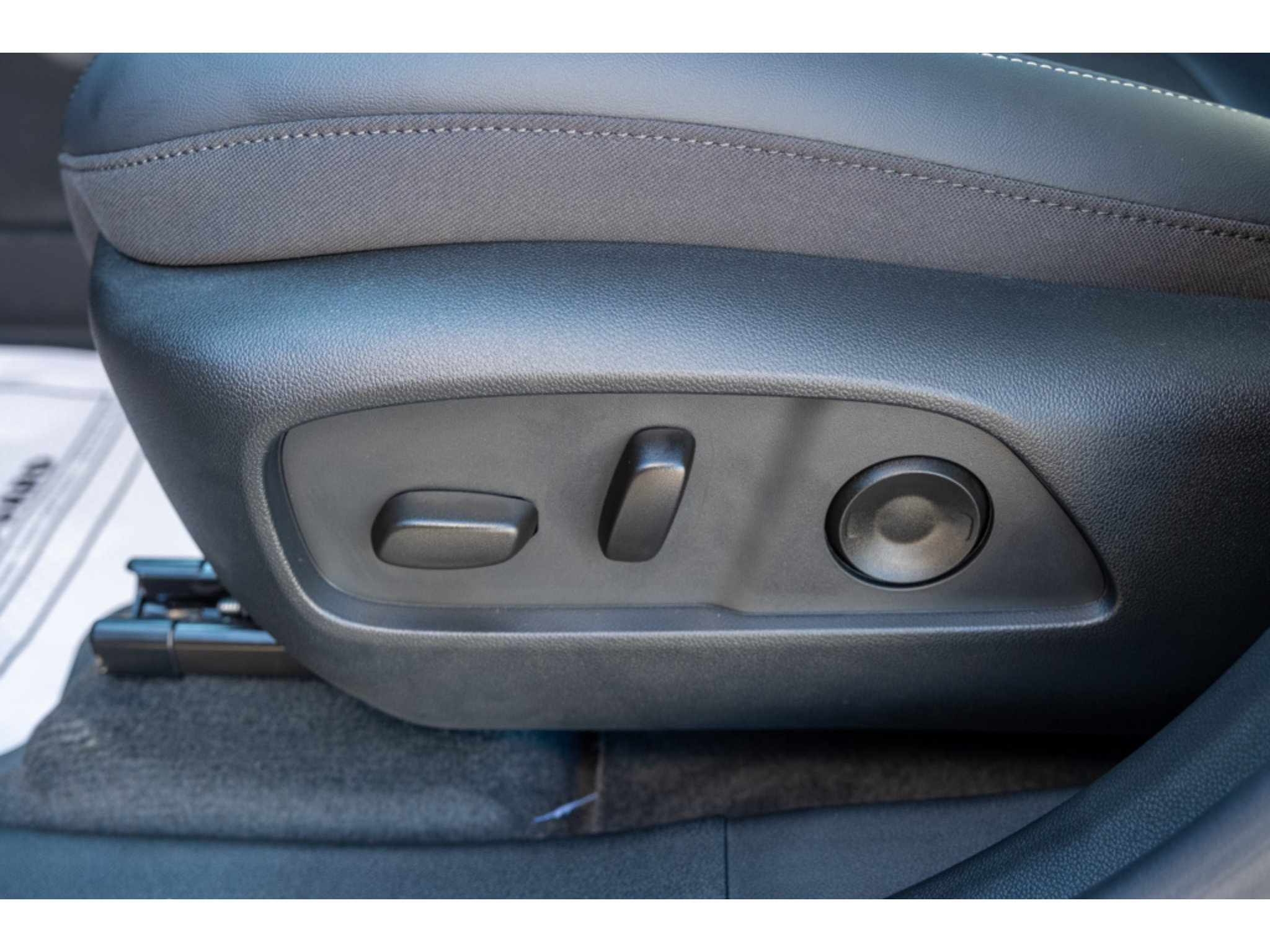 New 2027 GMC Terrain Elevation w/ Elevation Premium Package FWD image 15