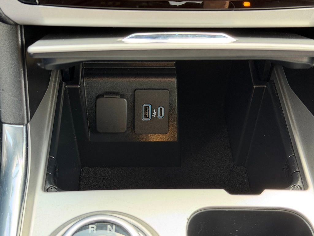 Used 2022 Ford Explorer XLT w/ Equipment Group 202A AWD/4WD image 14