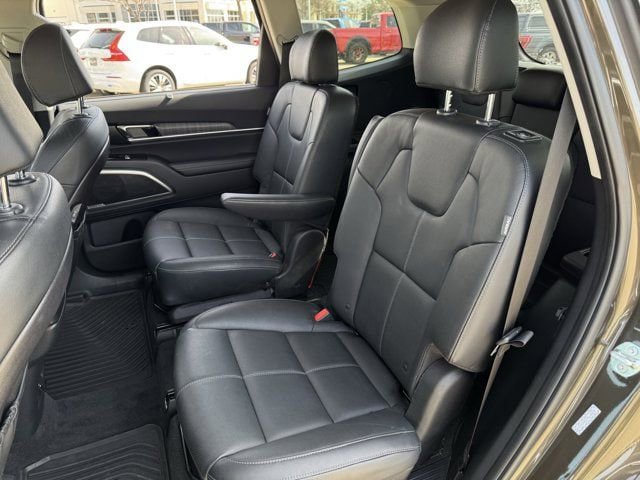Used 2025 Kia Telluride EX w/ EX Captain's Chair Package FWD image 31