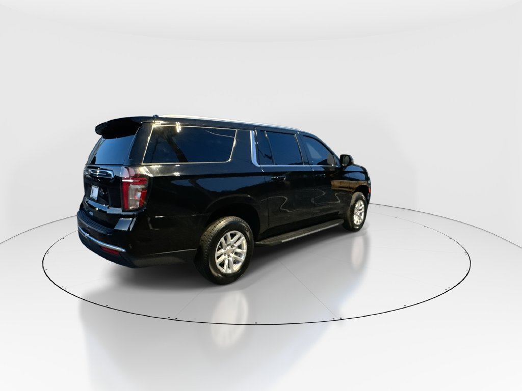 Used 2024 Chevrolet Suburban LT RWD image 8