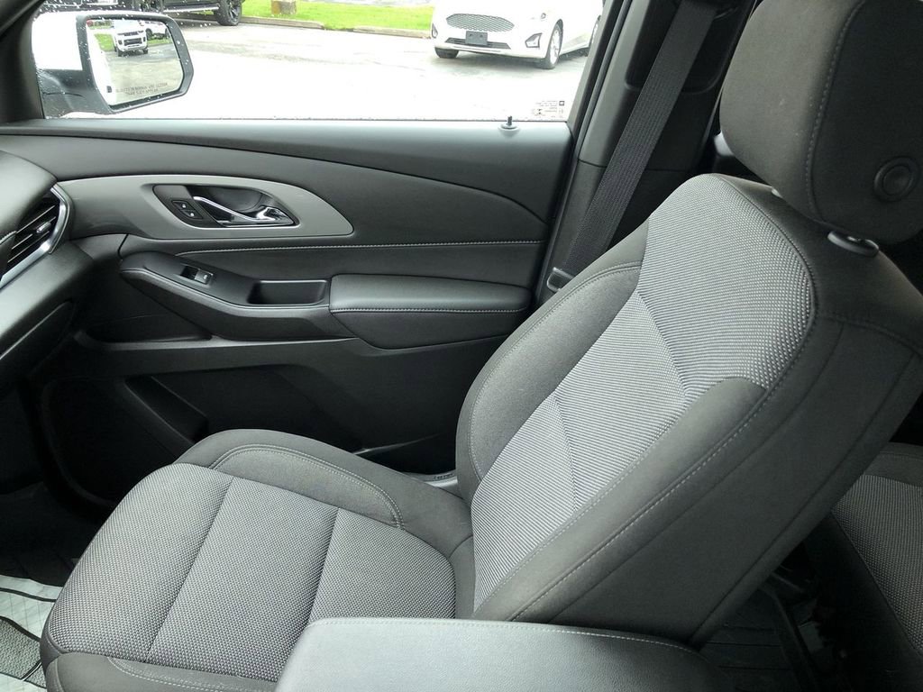 Used 2023 Chevrolet Traverse LT w/ LPO, Floor Liner Package AWD/4WD image 32