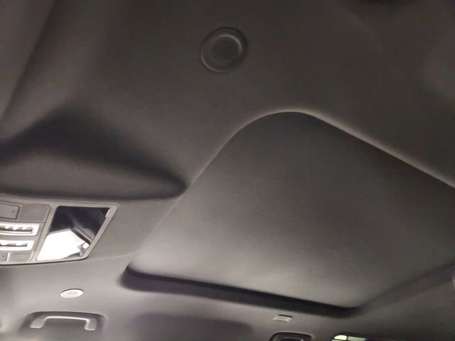 Used 2025 Land Rover Defender 110 S image 26