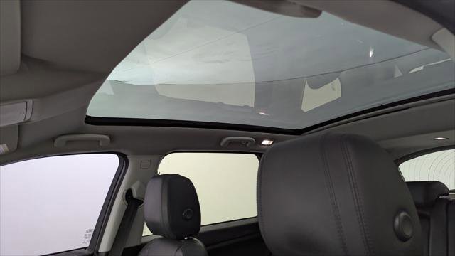 Used 2016 Land Rover Discovery Sport HSE Luxury image 29