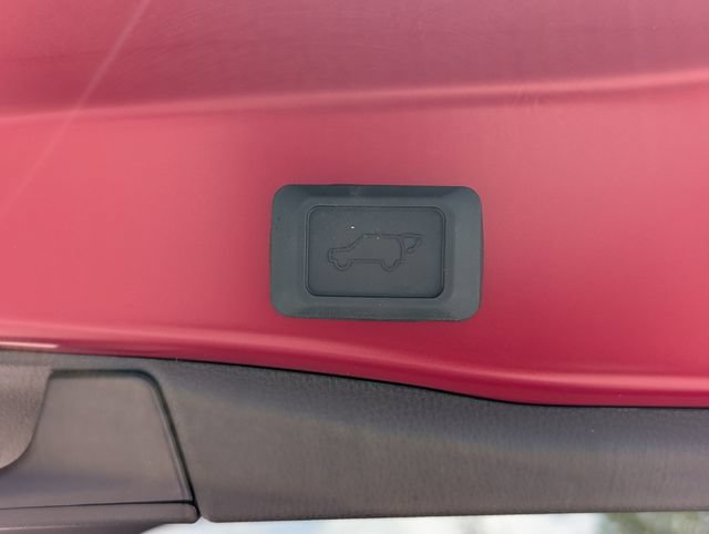 Used 2025 Toyota RAV4 XLE Premium FWD image 29