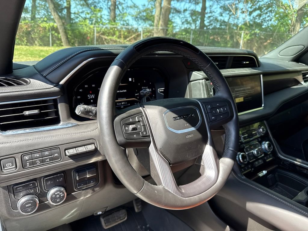 Used 2024 GMC Yukon Denali Ultimate AWD/4WD image 15