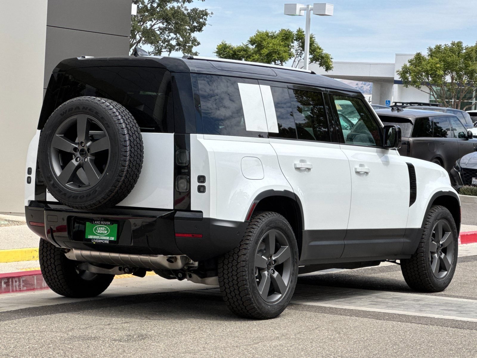 New 2026 Land Rover Defender 110 S AWD/4WD image 6