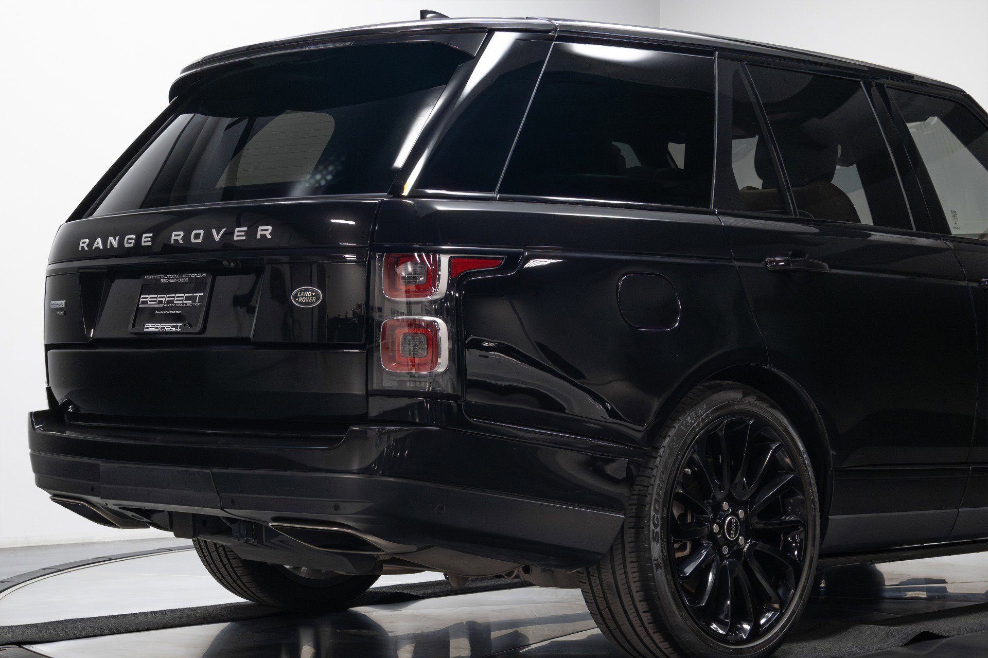 Used 2022 Land Rover Range Rover Autobiography image 16