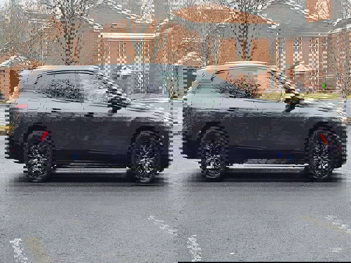Used 2024 BMW iX xDrive50 w/ Premium Package image 7