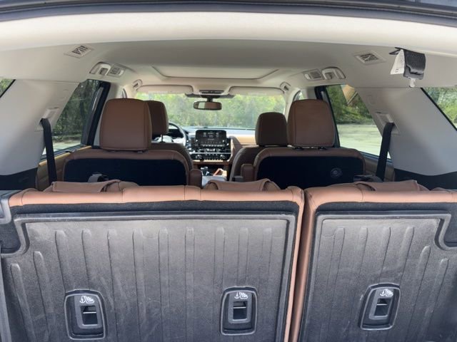 Used 2022 Nissan Pathfinder Platinum w/ Lighting Package (N93) image 5