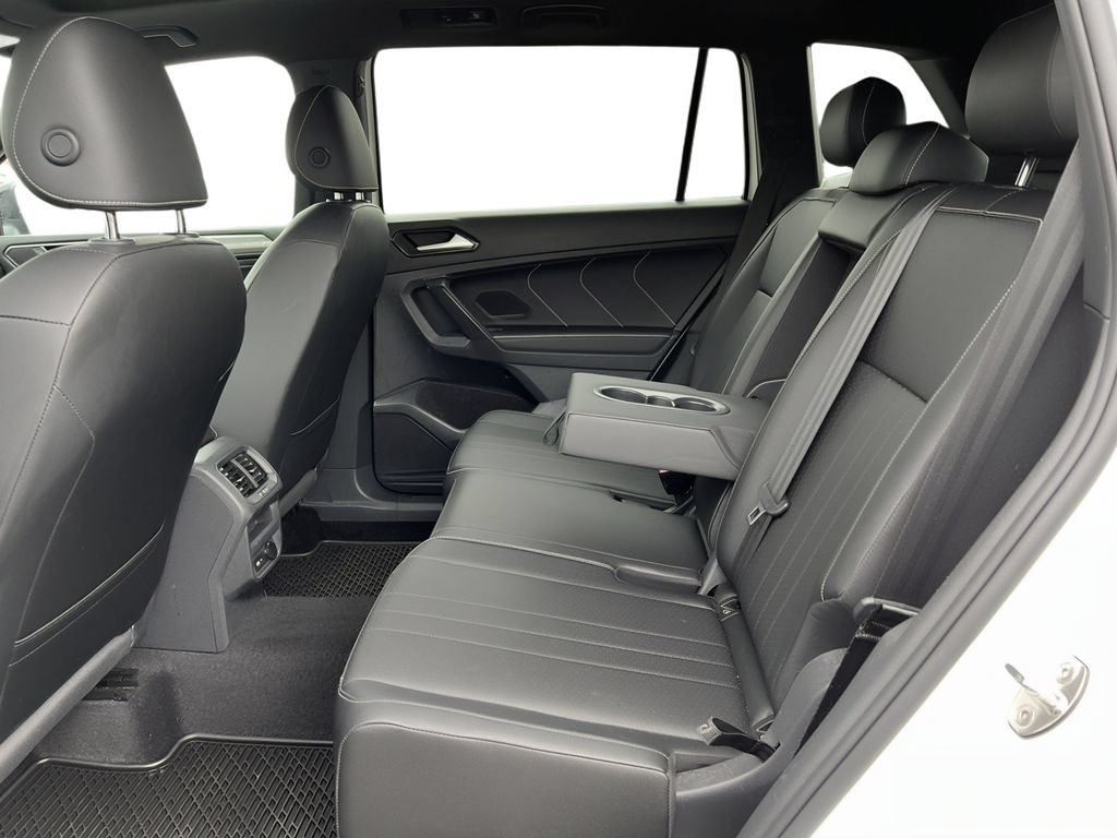 Used 2023 Volkswagen Tiguan SE R-Line AWD/4WD image 7