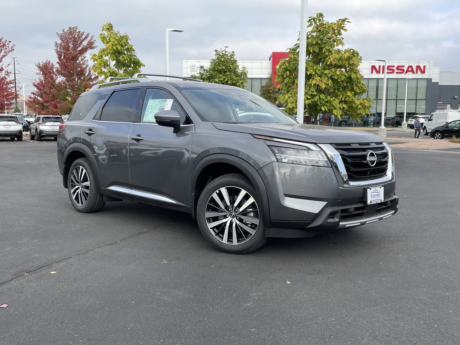 New 2025 Nissan Pathfinder Platinum w/ Cargo Package