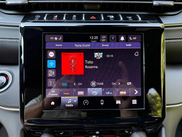 Used 2025 Jeep Grand Cherokee Altitude AWD/4WD image 21