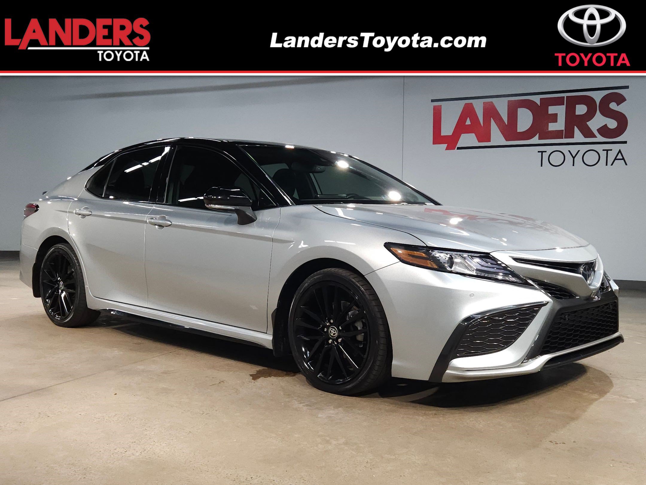 Used 2023 Toyota Camry XSE w/ Navigation Package FWD image 1