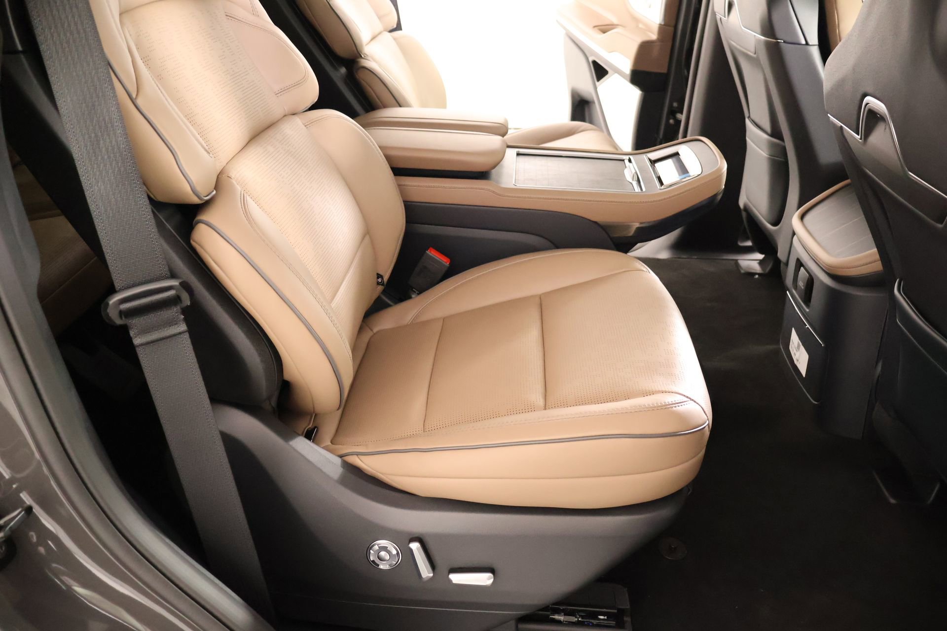 New 2026 Lincoln Navigator Black Label image 16