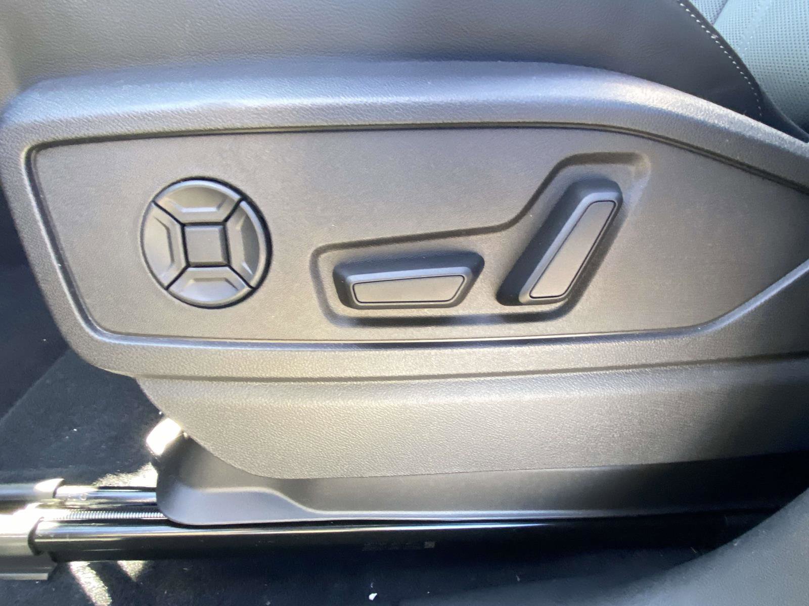 New 2025 Audi Q5 Prestige image 13