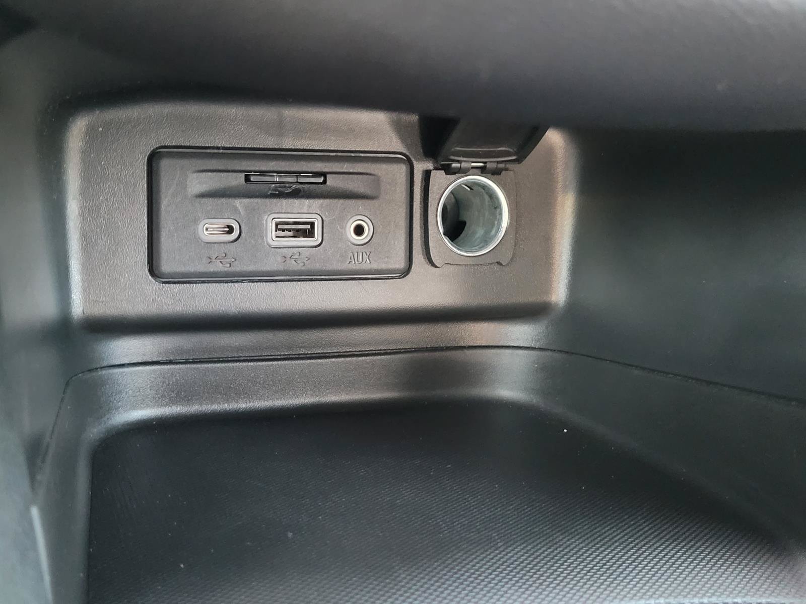 Used 2023 Chevrolet Equinox RS w/ RS Leather Package FWD image 31