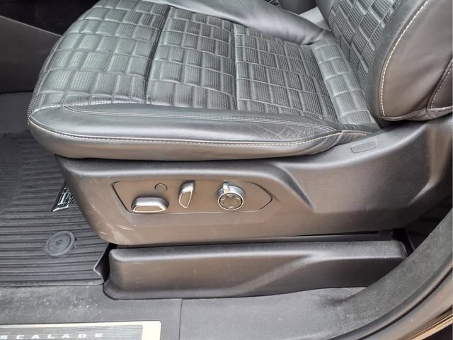 Used 2022 Cadillac Escalade Premium Luxury Platinum AWD/4WD image 21