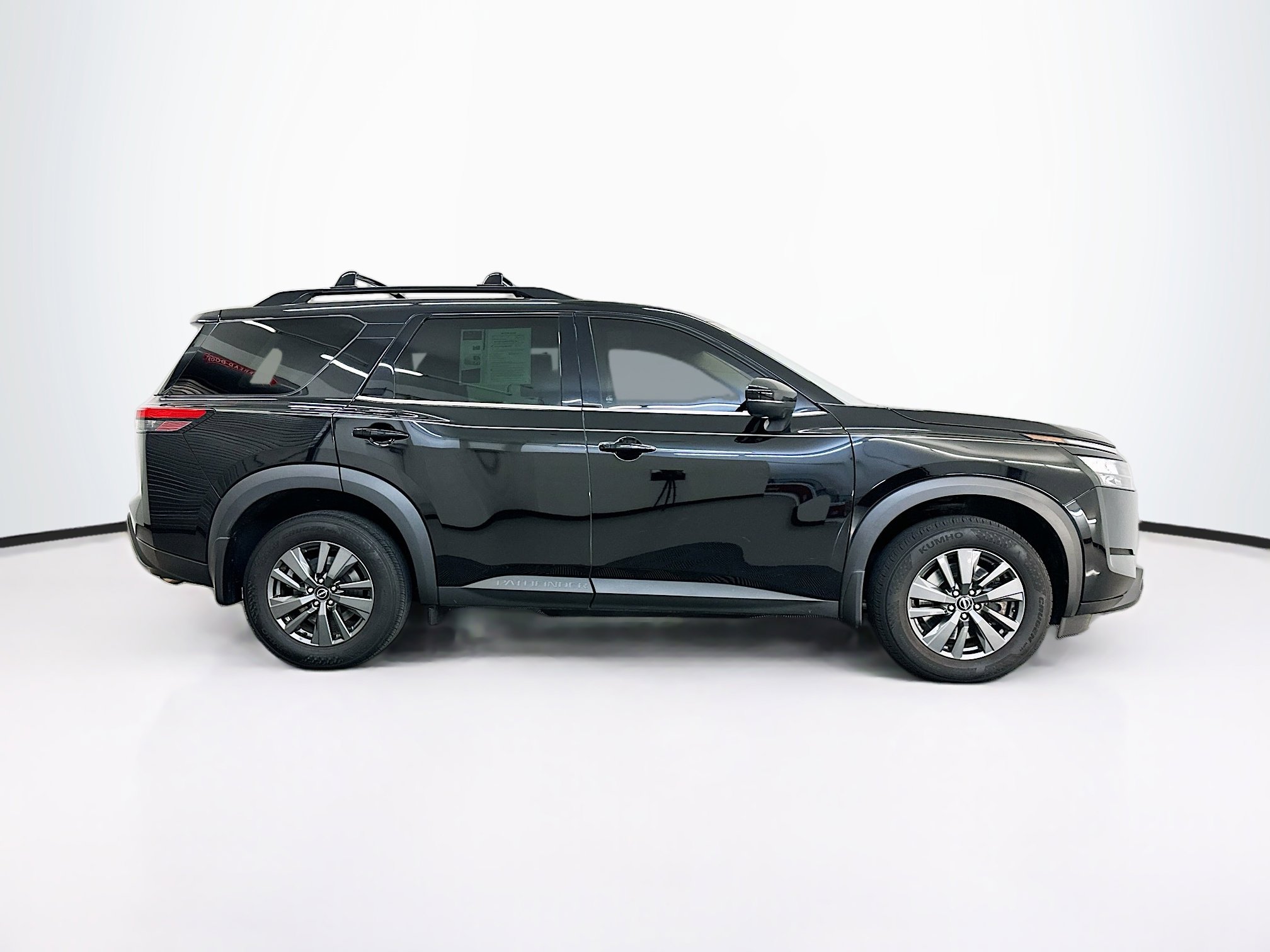 Used 2023 Nissan Pathfinder SV image 10