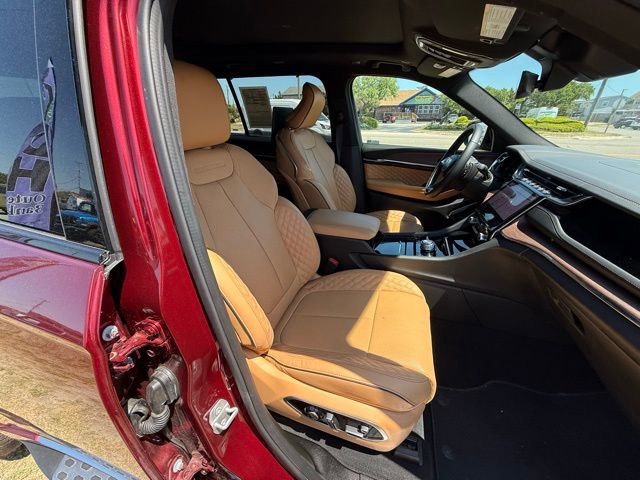 Used 2025 Jeep Grand Cherokee L Summit w/ Rear Seat Video Group I AWD/4WD image 14