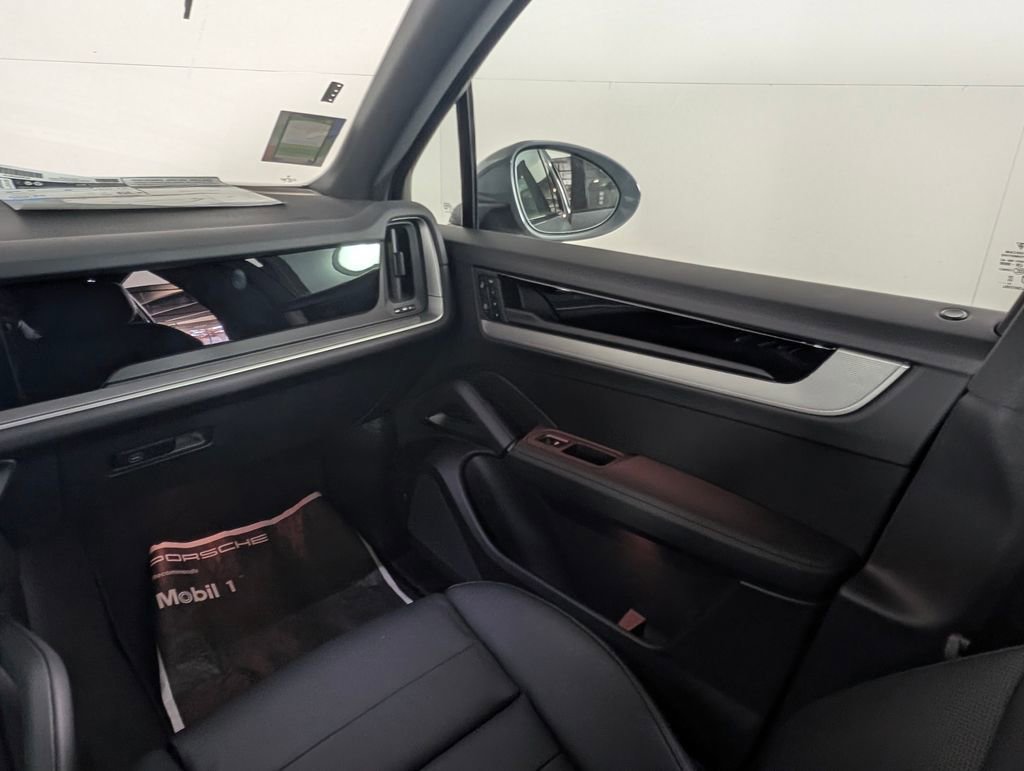 New 2026 Porsche Cayenne image 23