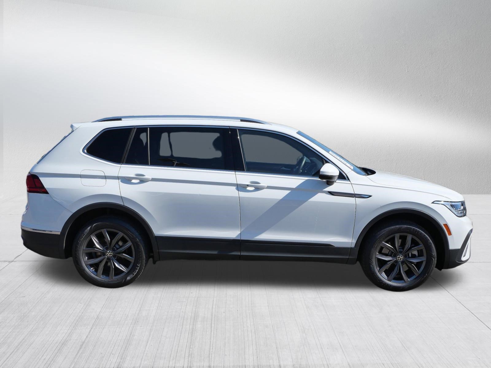 Certified 2022 Volkswagen Tiguan SE image 8