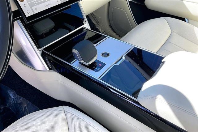 Used 2025 Land Rover Range Rover Long Wheelbase SE image 17