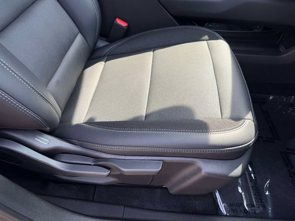 Used 2024 Chevrolet Equinox EV LT AWD/4WD image 15