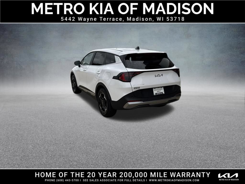 Used 2026 Kia Sportage EX FWD image 4