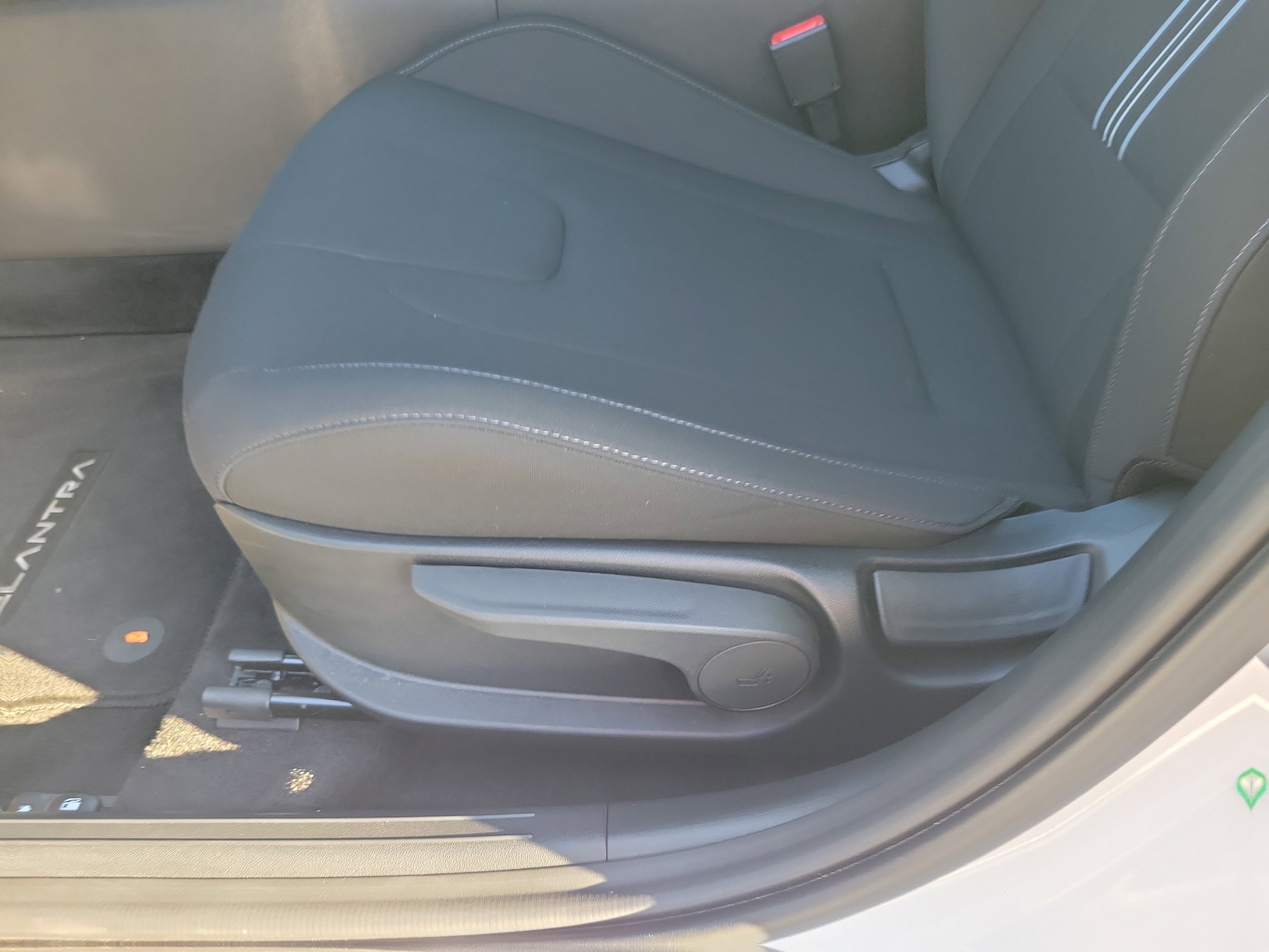 Certified 2025 Hyundai Elantra Sport image 16