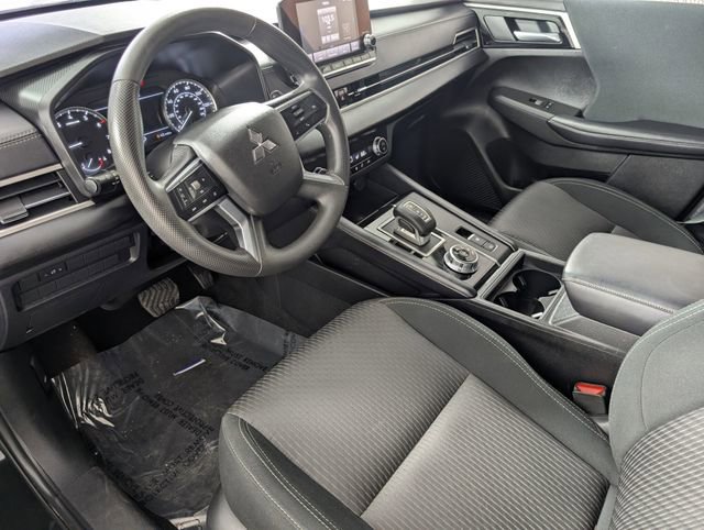 Used 2024 Mitsubishi Outlander ES image 12