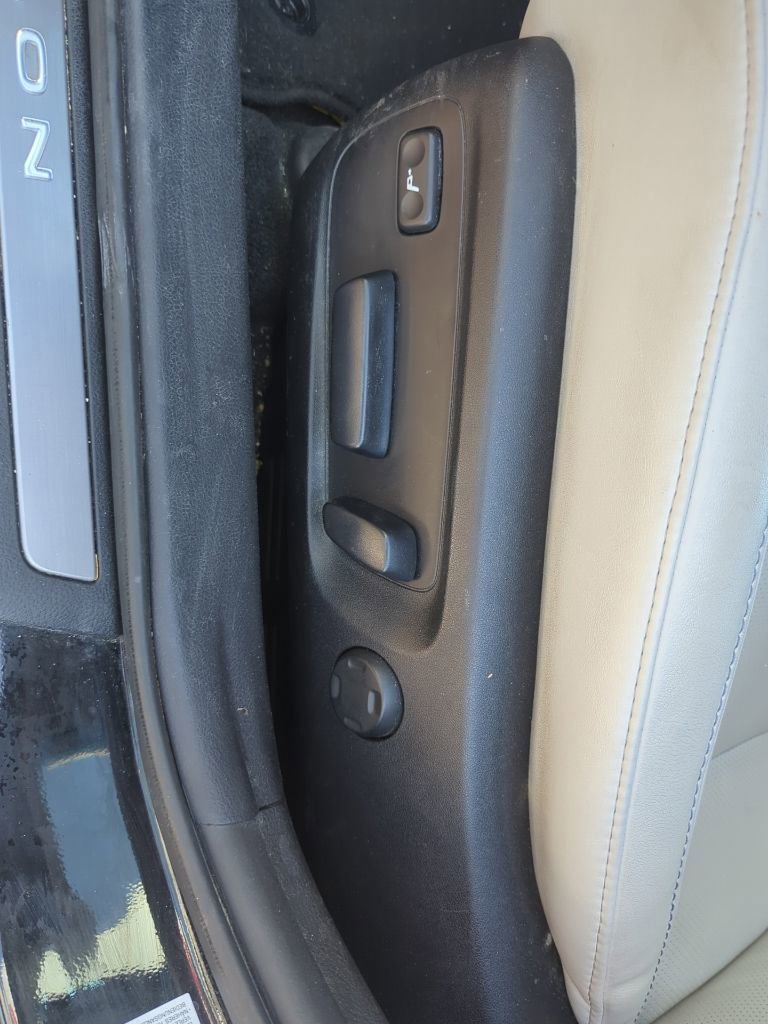 Used 2013 Toyota Avalon Limited w/ Technology Pkg FWD image 7
