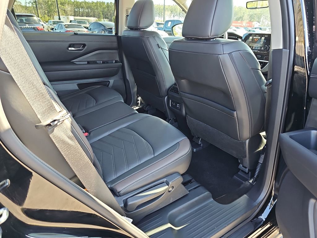 Used 2024 Nissan Pathfinder Platinum w/ Cargo Package image 14