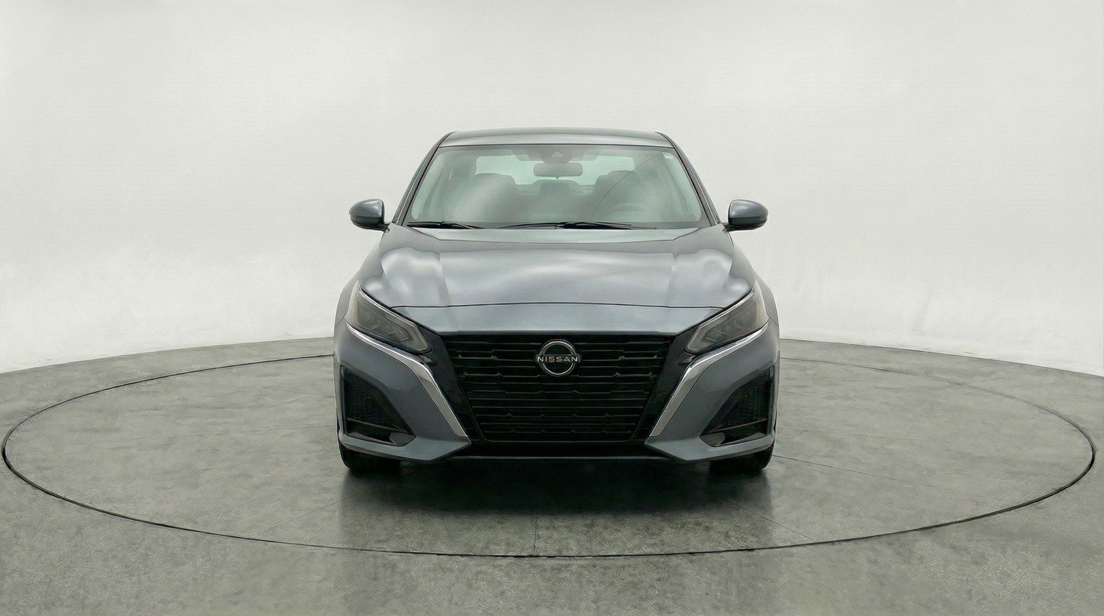 Used 2025 Nissan Altima 2.5 SV FWD image 2