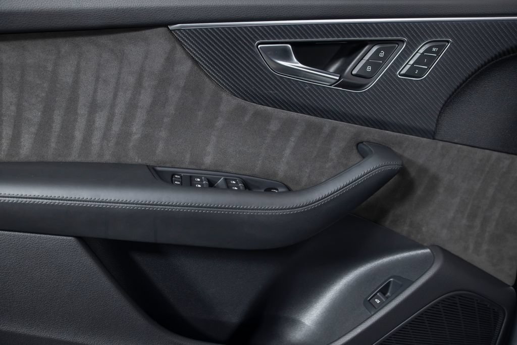 Used 2022 Audi RS Q8 AWD/4WD image 29