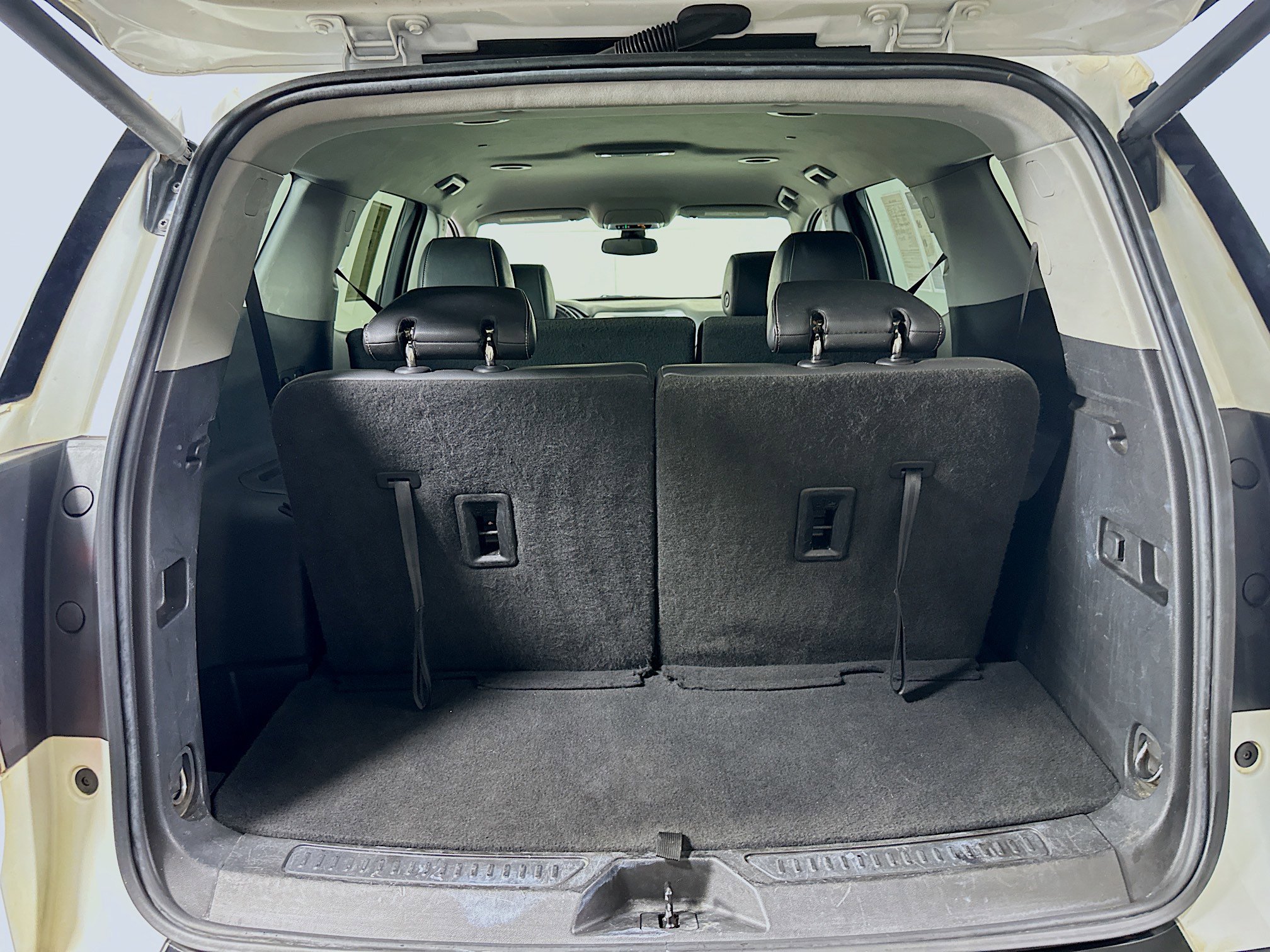 Used 2023 GMC Acadia SLT image 28