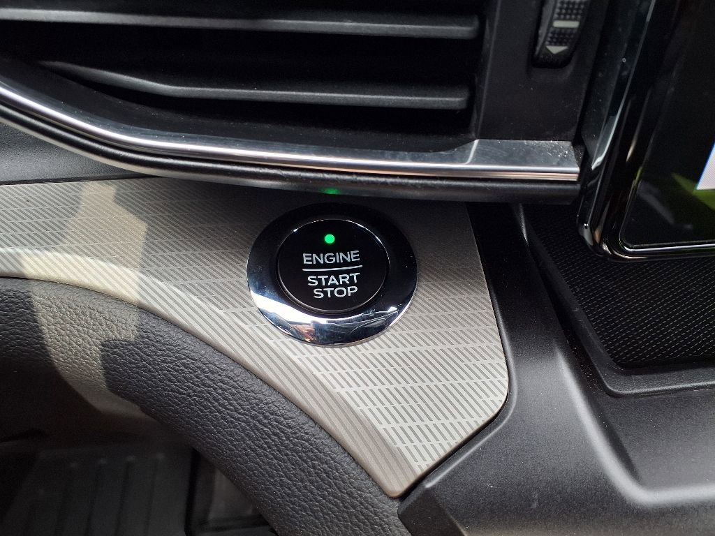 Certified 2020 Ford Explorer XLT w/ Equipment Group 202A image 28