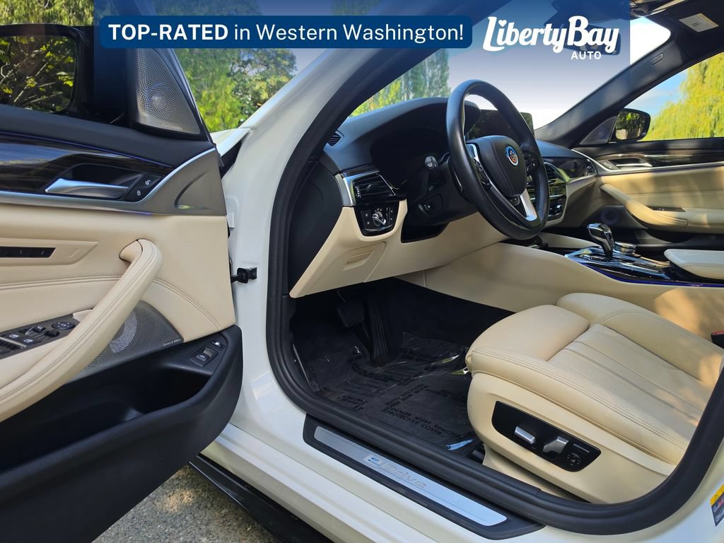 Used 2019 BMW 530e xDrive w/ Convenience Package AWD/4WD image 9
