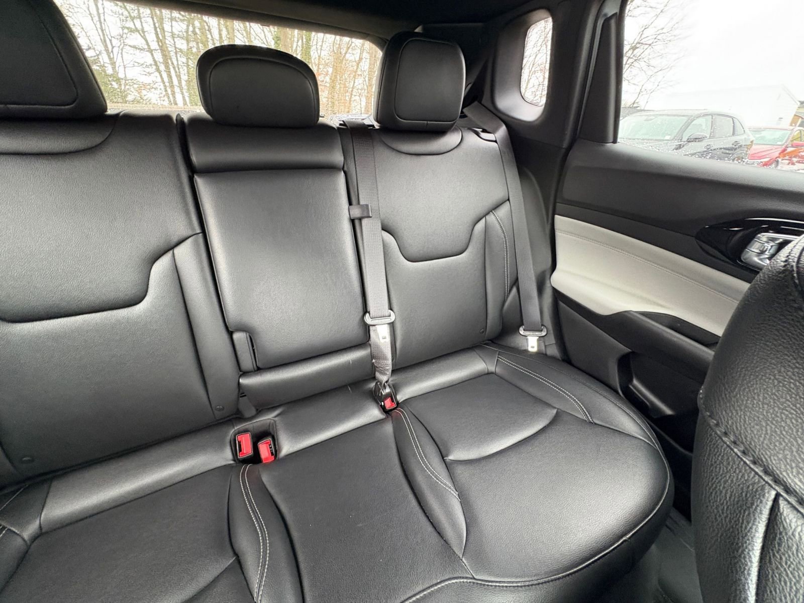 Used 2025 Jeep Compass Limited image 35