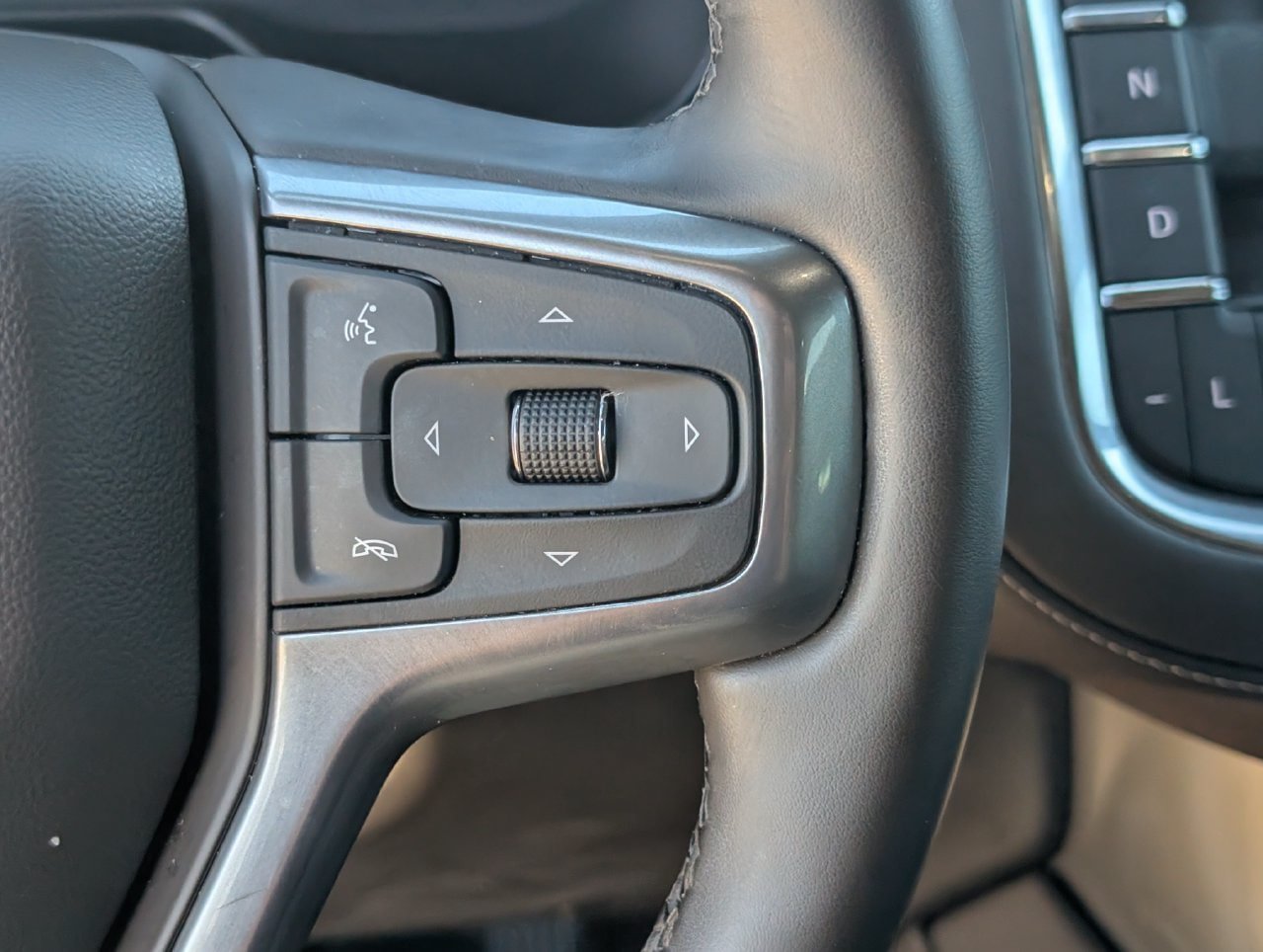 Used 2024 Chevrolet Tahoe Z71 w/ Luxury Package AWD/4WD image 22