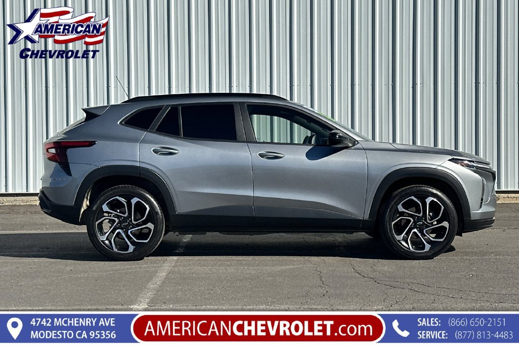 Used 2024 Chevrolet Trax RS w/ Driver Confidence Package FWD image 3