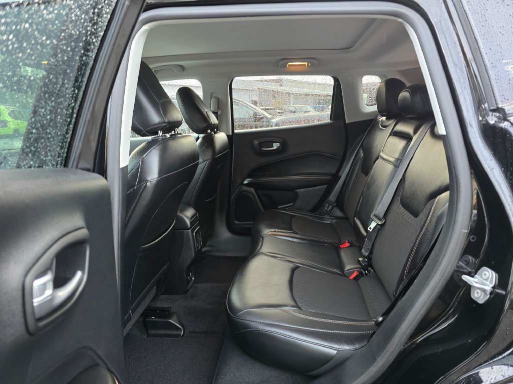 Used 2018 Jeep Compass Latitude w/ Popular Equipment Group FWD image 16
