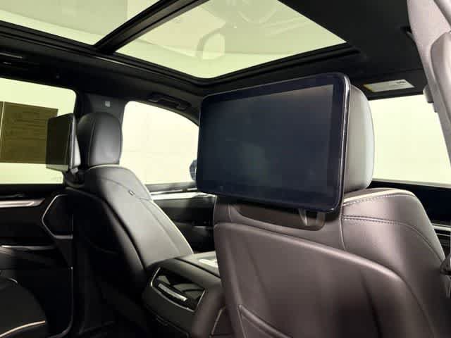 Used 2026 Cadillac Escalade Luxury AWD/4WD image 30