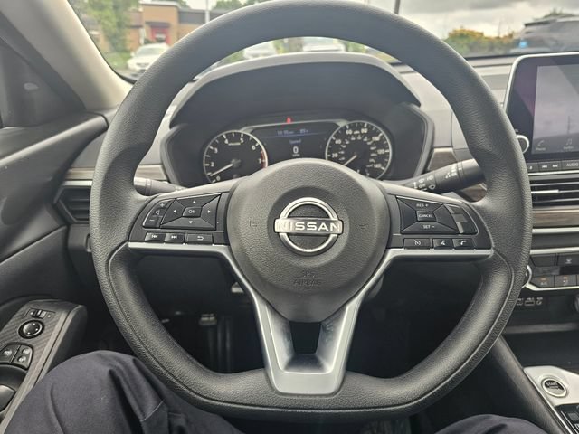 Used 2025 Nissan Altima 2.5 SV FWD image 24
