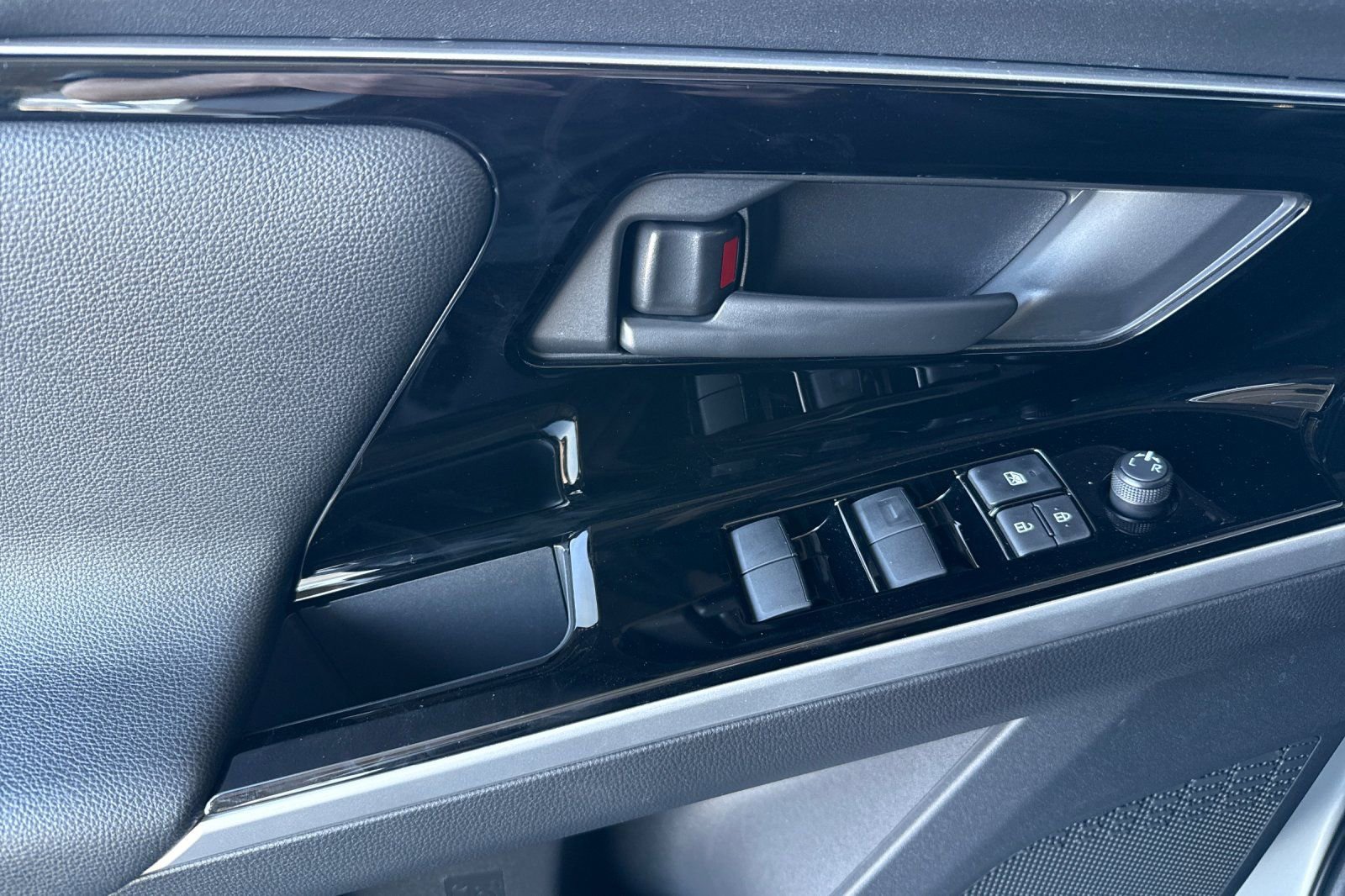 Certified 2025 Toyota bZ4X AWD w/ Weather Package image 13